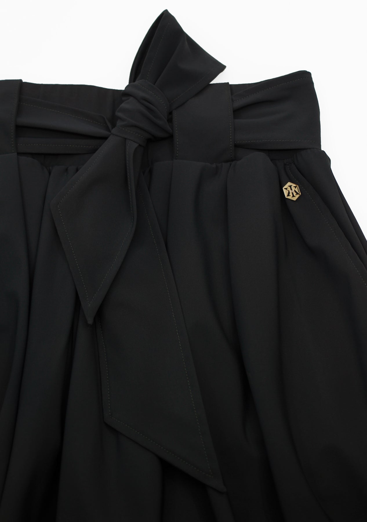 AIRY Long Shorts black