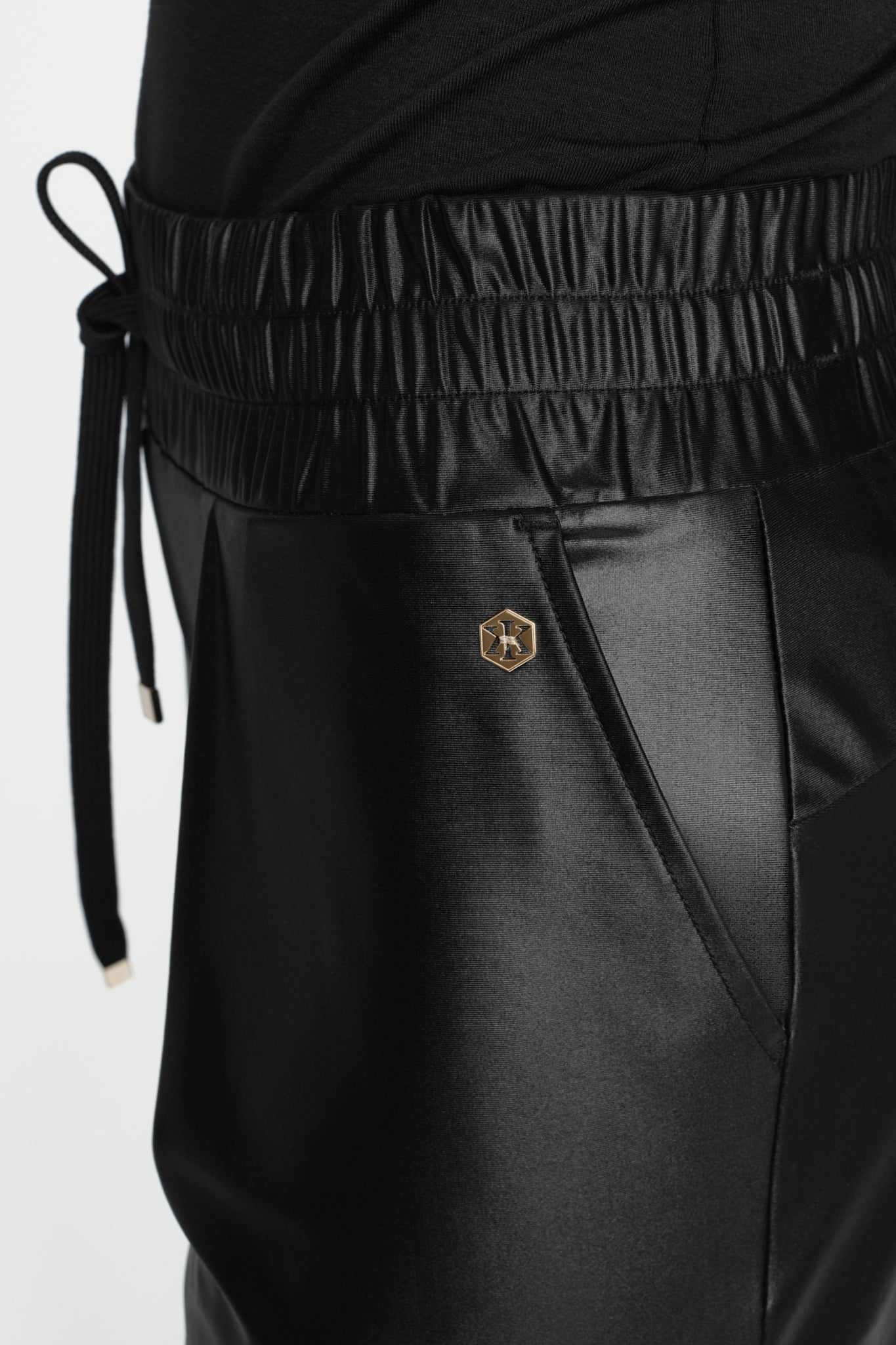 ELESSA Track Pants black