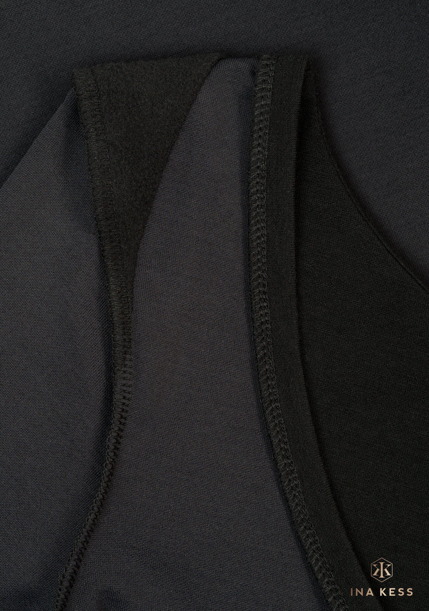 MERINO HIGH FRONT LOW BACK black
