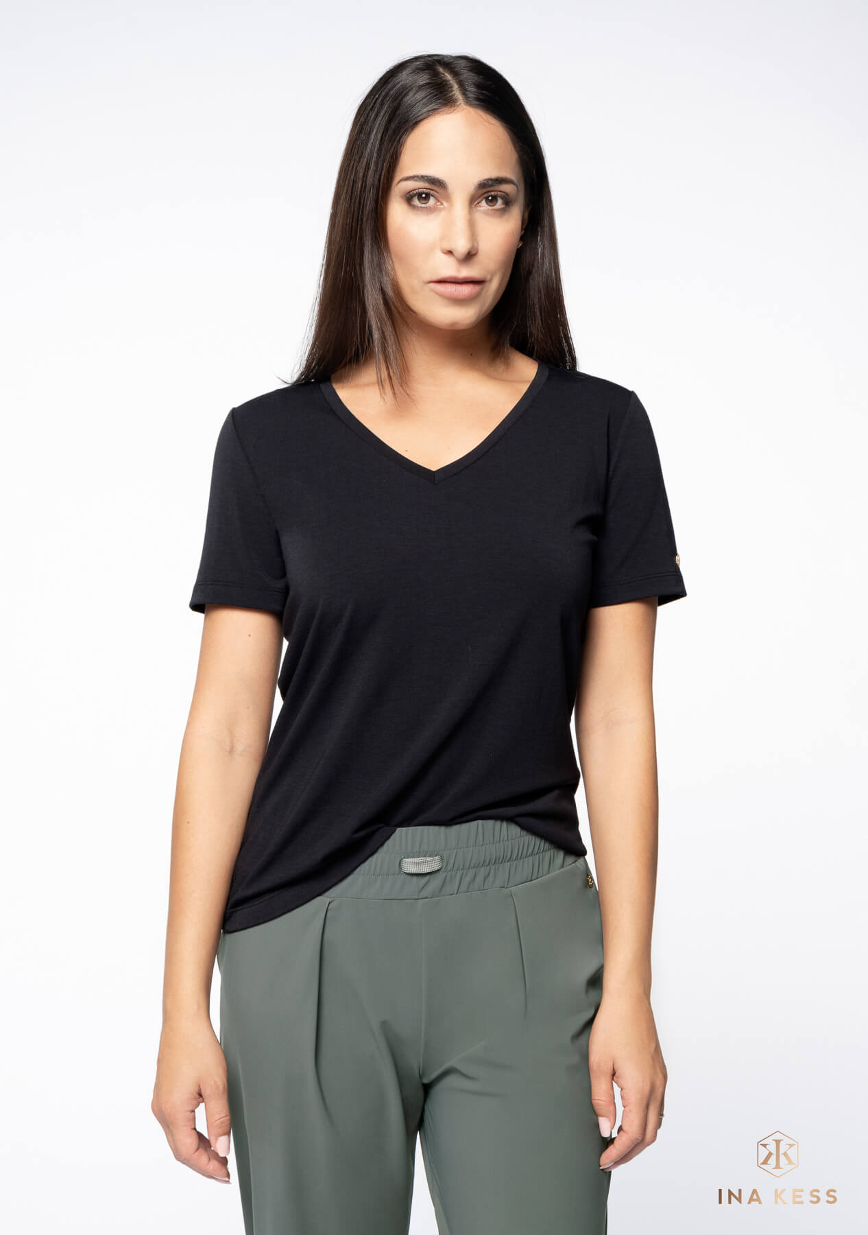 V-NECK T-Shirt black