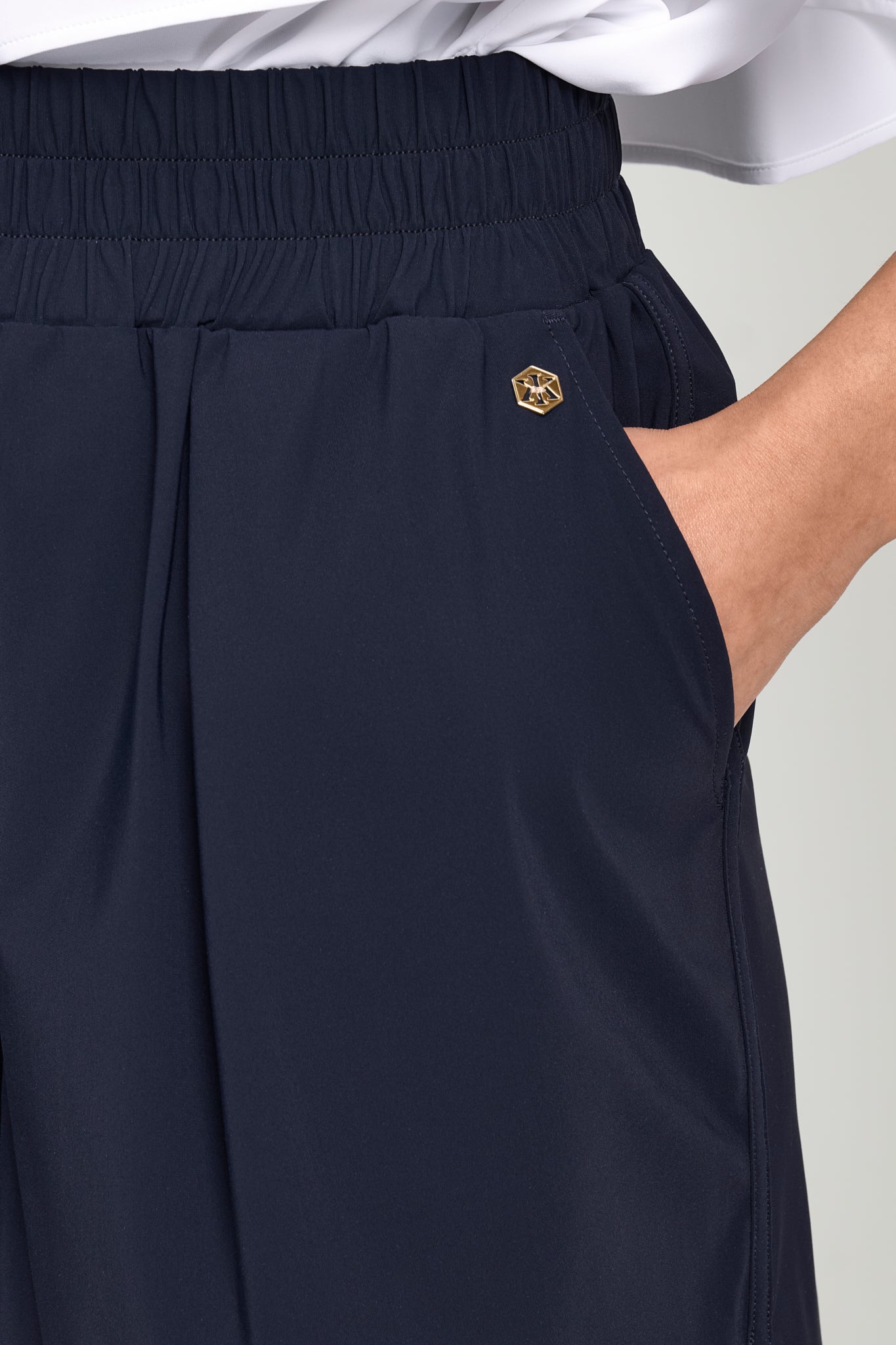 LUXE LÉGER Shorts deep navy