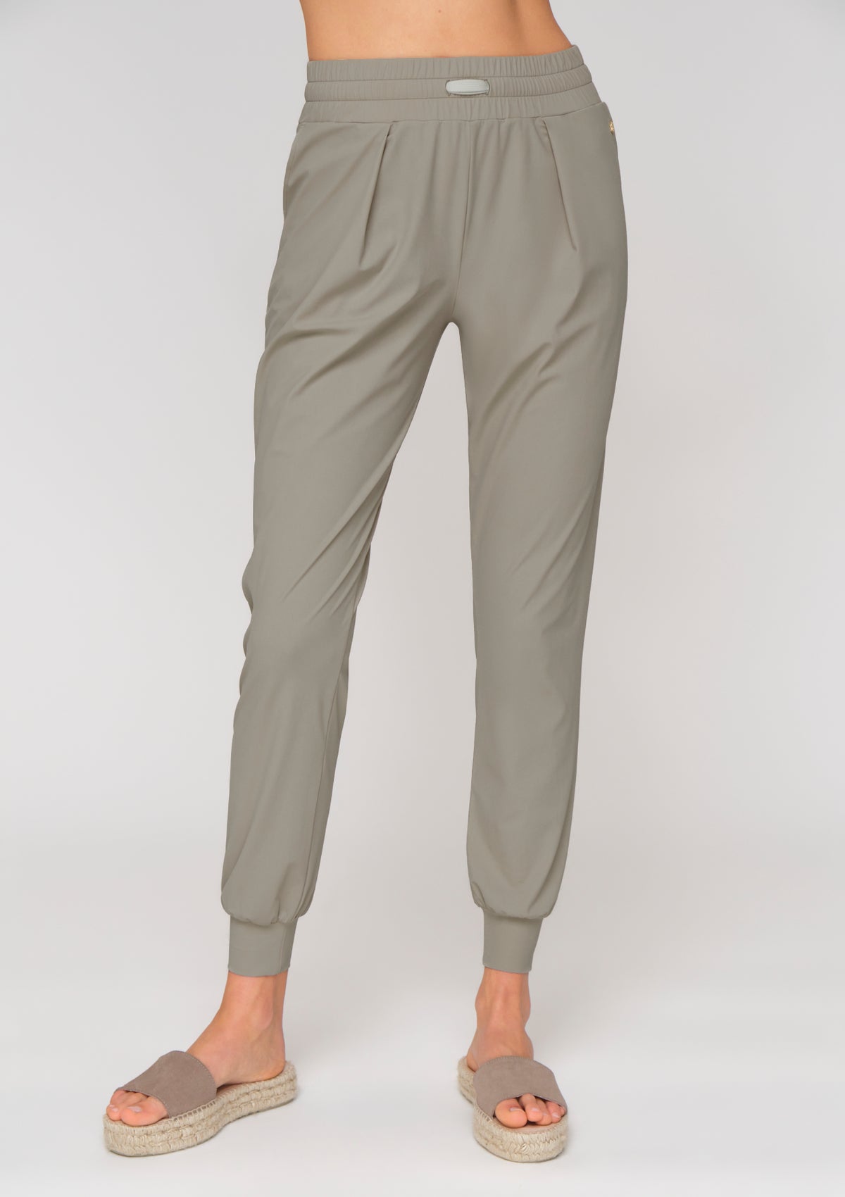 LUXE LÉGER Track Pants mira