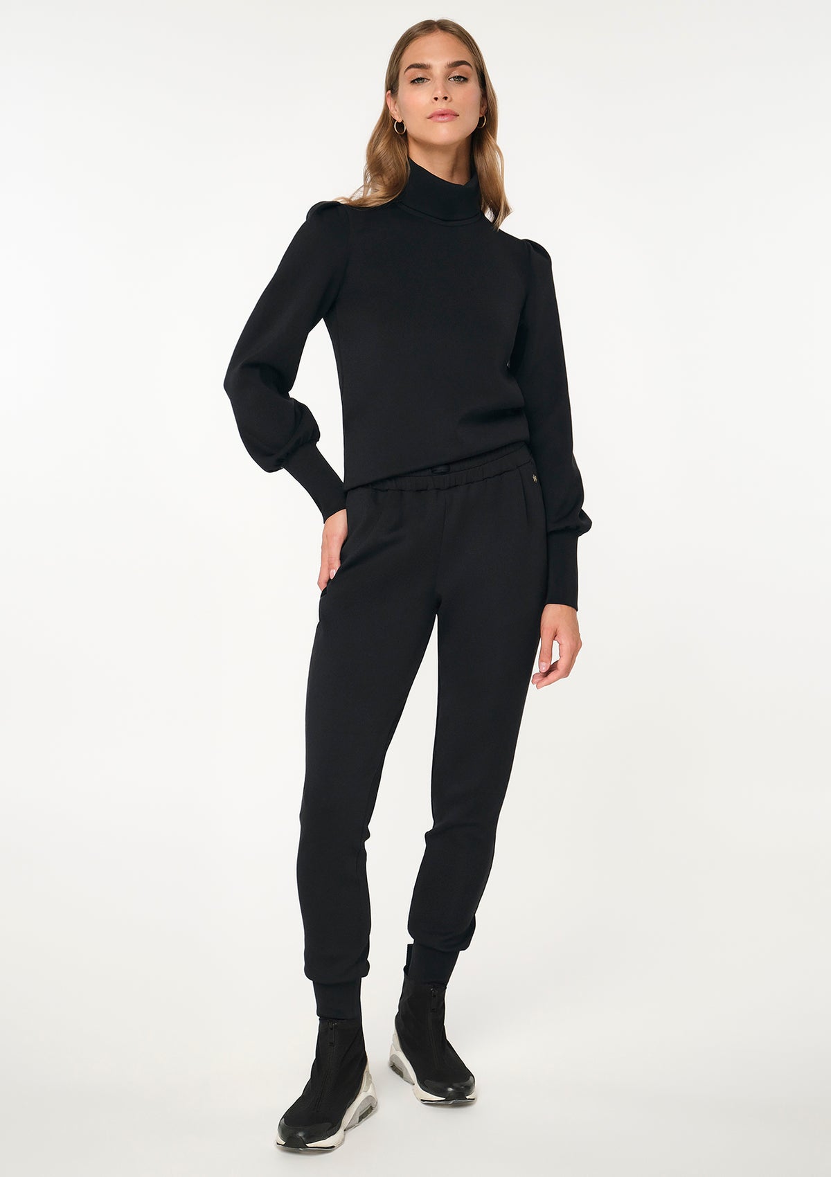 ROMULA Stretch Pants black