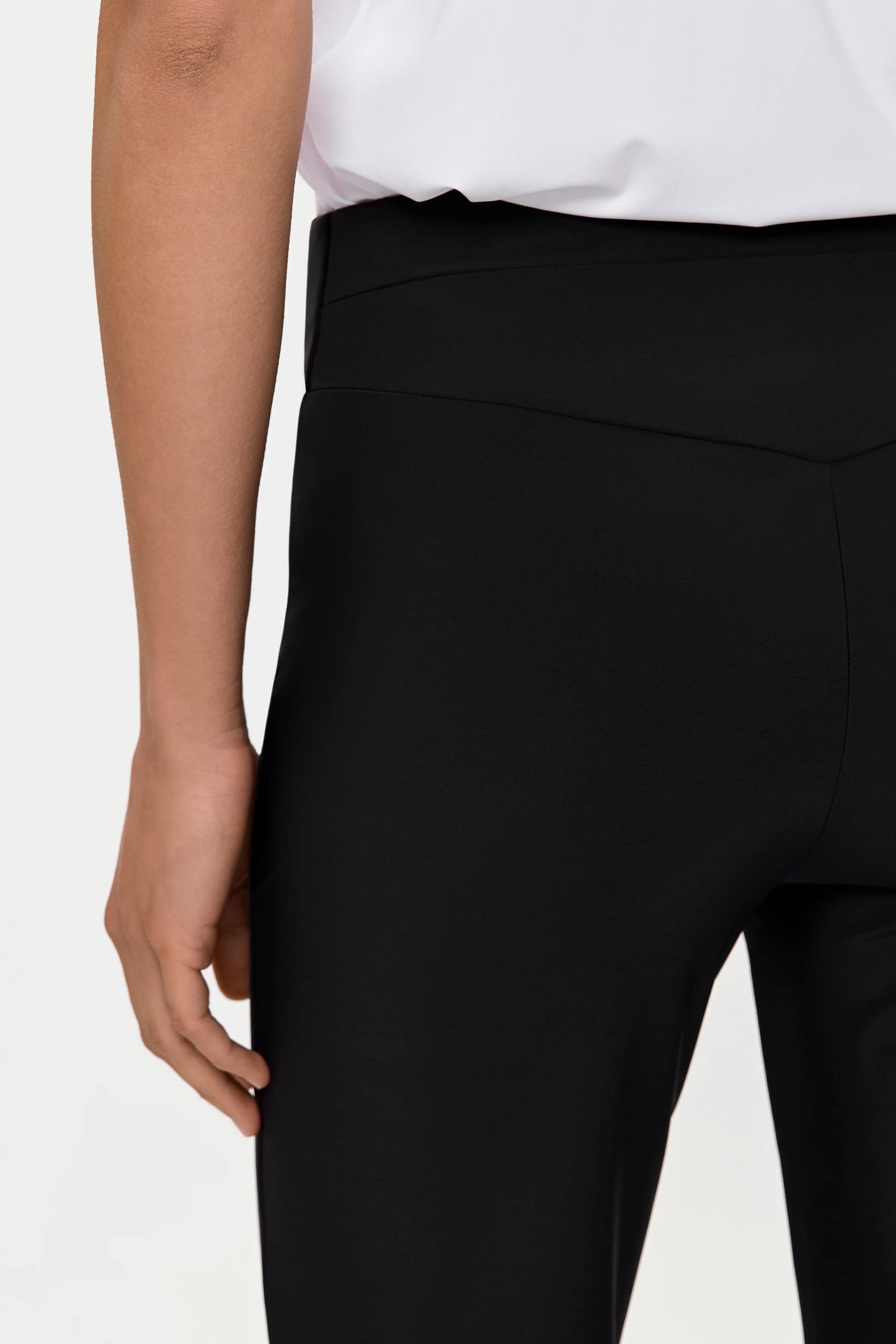 LARIX Pants schwarz