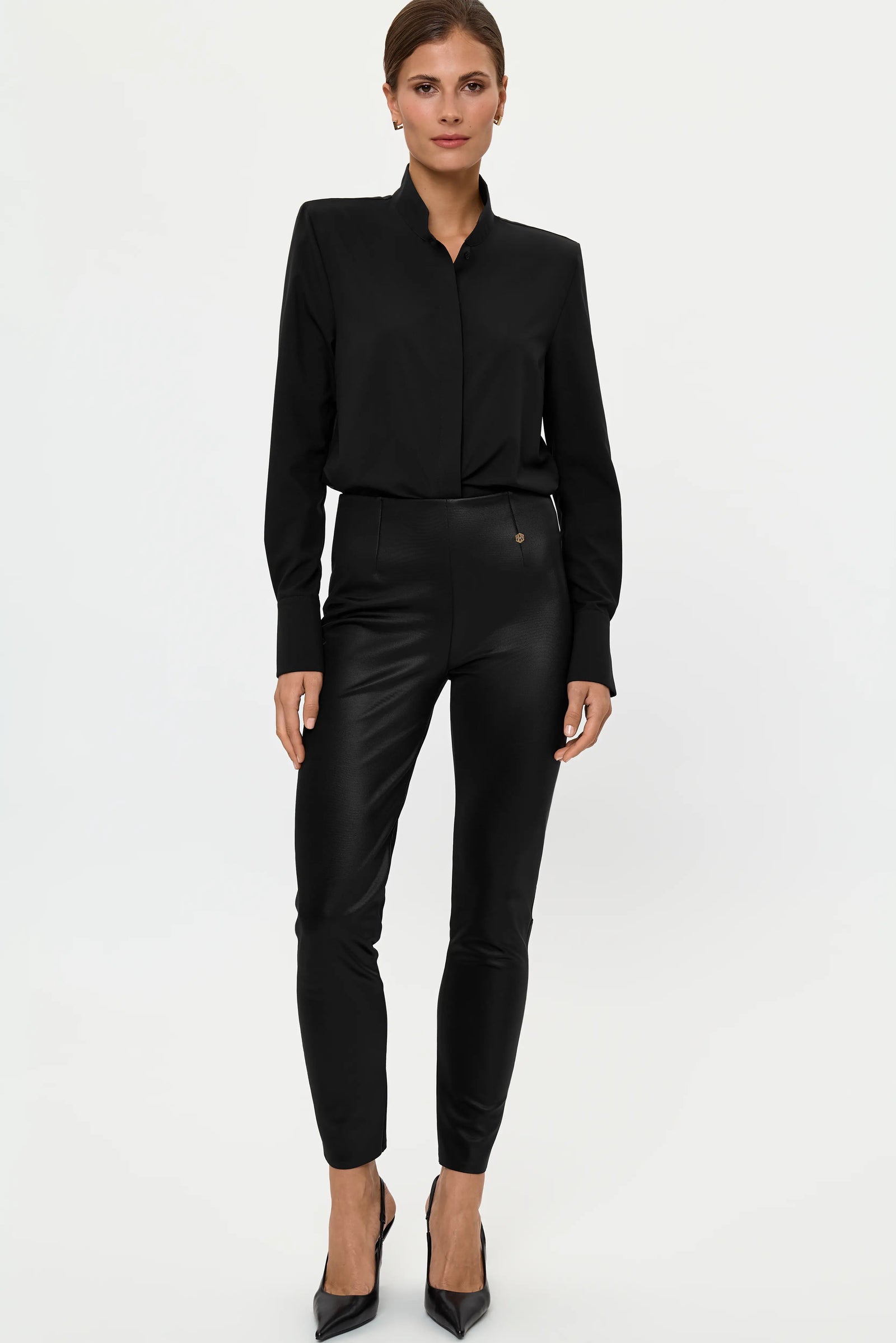 LEONTA Shirt black