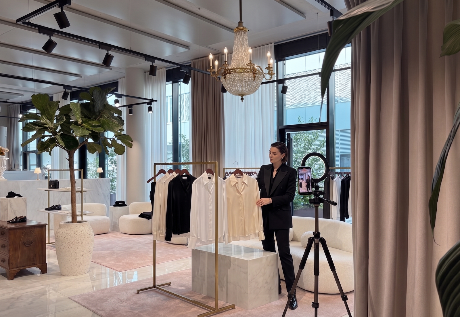 Erleben Sie den INA KESS Flagship Store, wo immer Sie sind