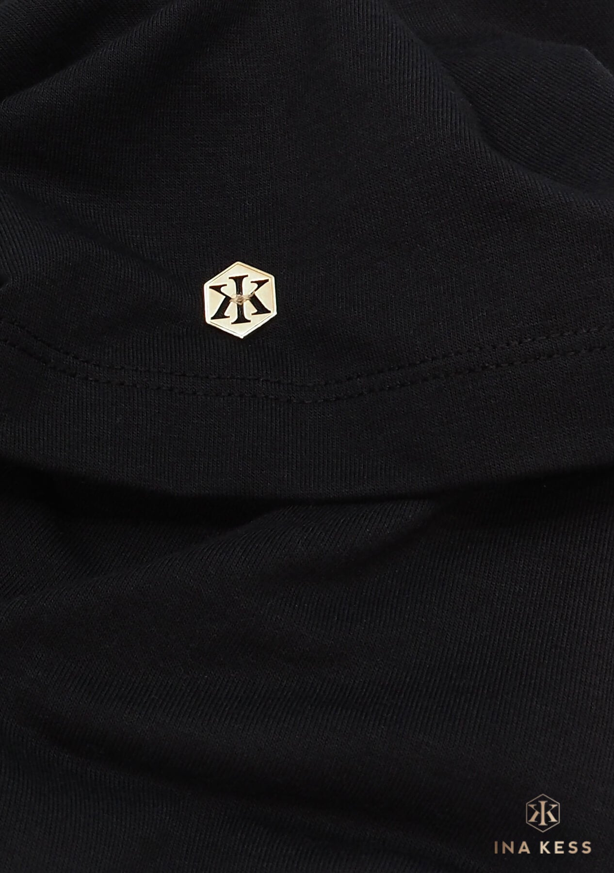 V-NECK T-Shirt black
