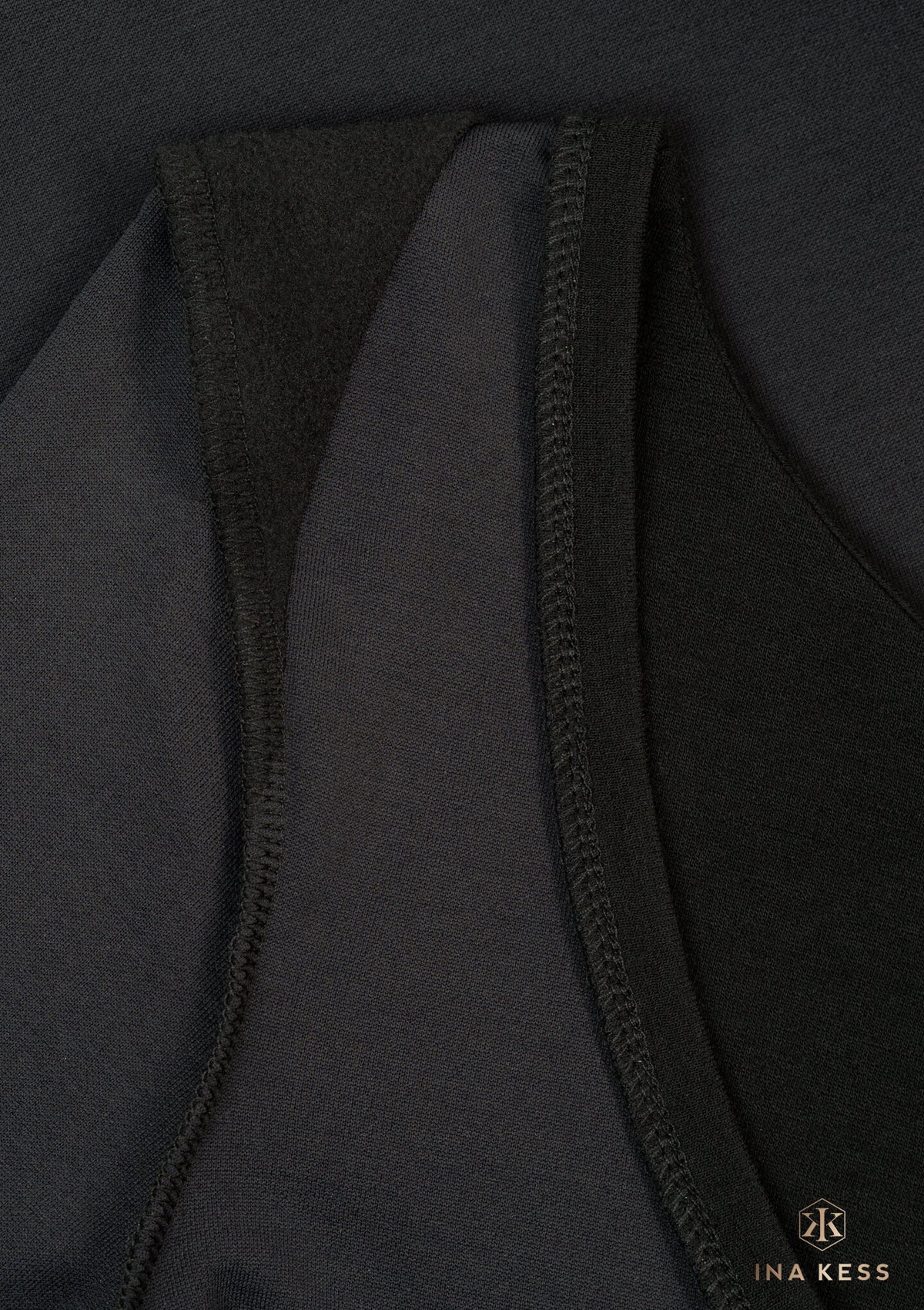 MERINO HIGH FRONT LOW BACK black