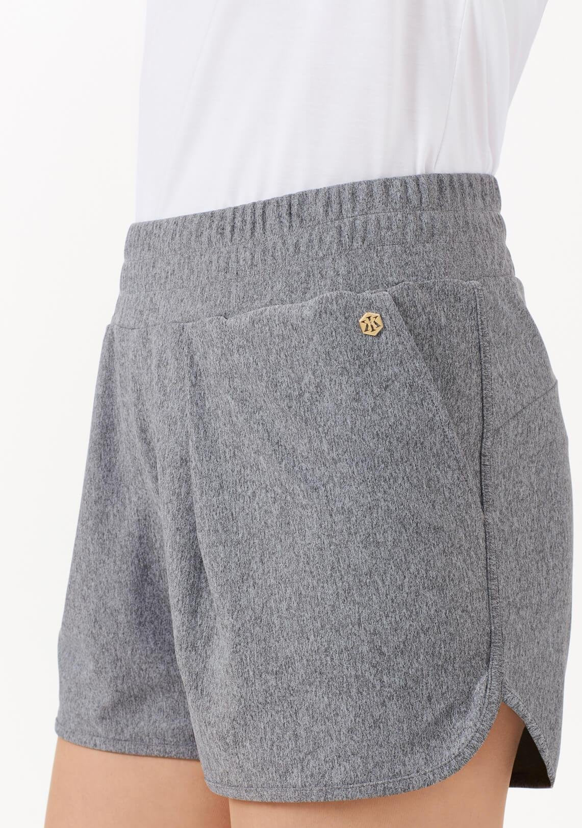 LUXE LÉGER Shorts silky grey