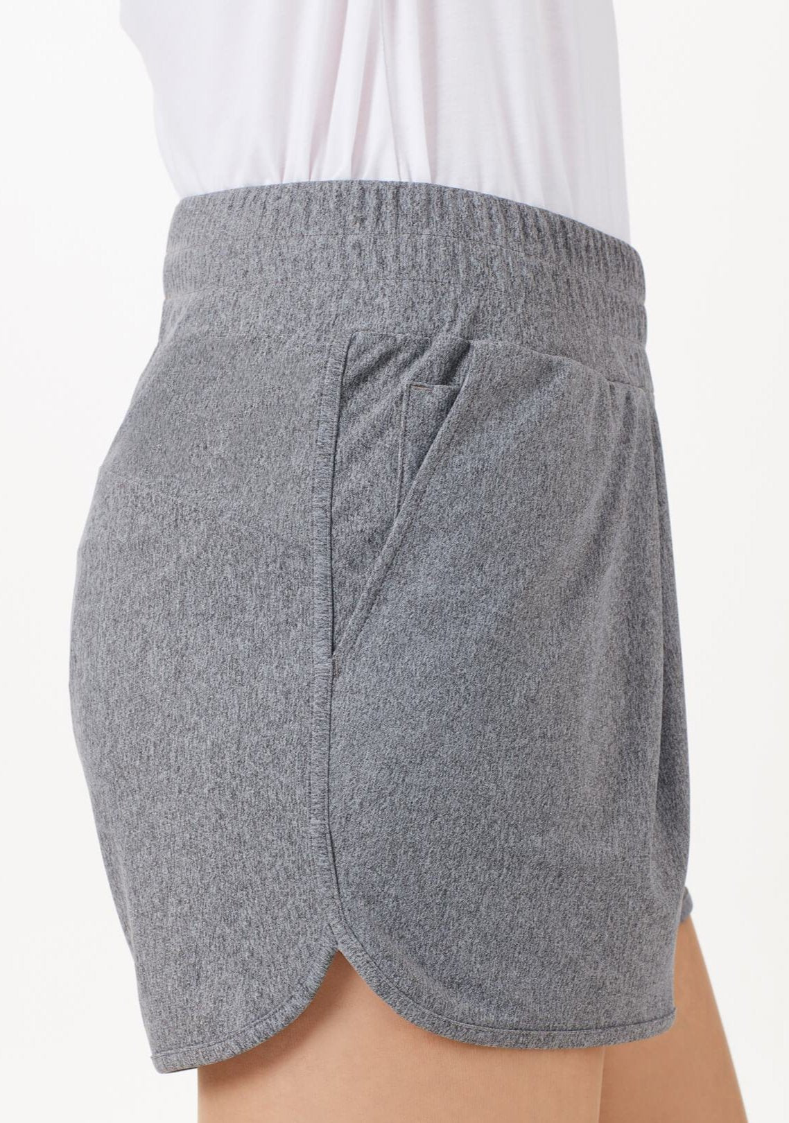 LUXE LÉGER Shorts silky grey