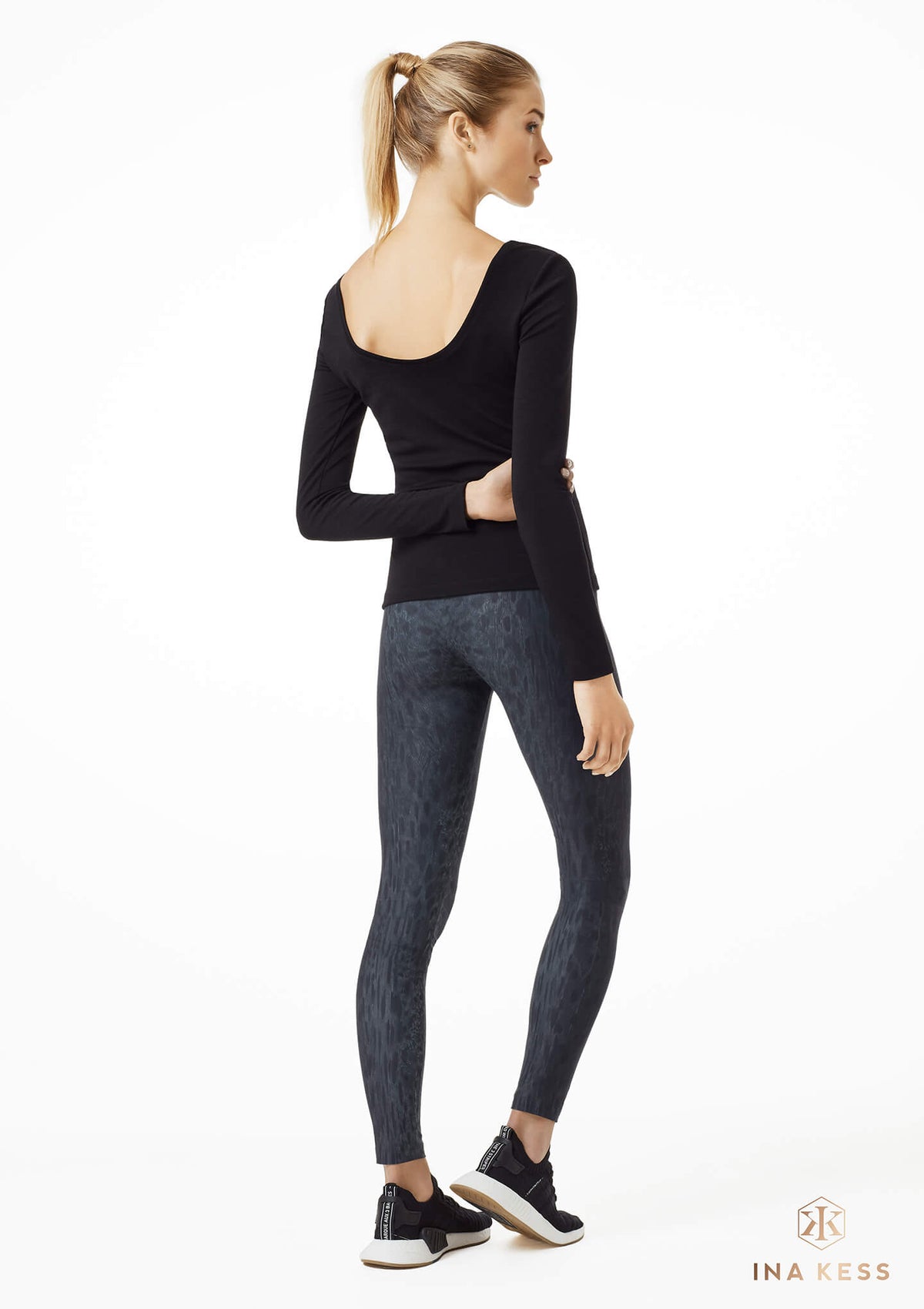 MERINO HIGH FRONT LOW BACK black